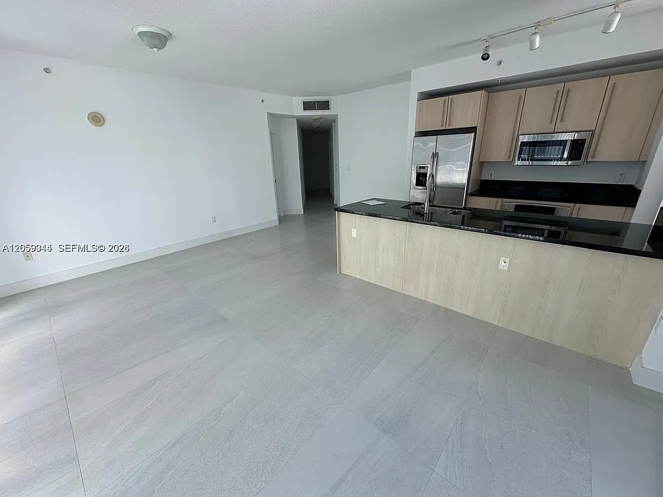 1111 SW 1st Ave #1720