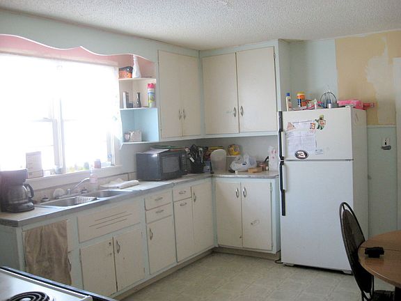 2nd image of 408 E Hinman