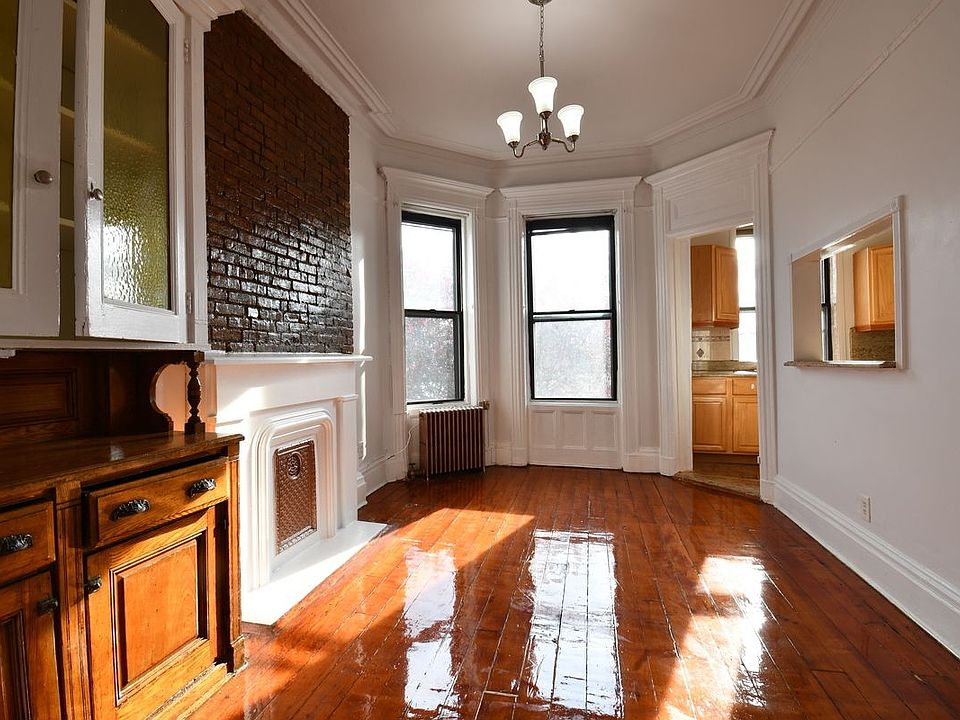 1st image of 302 Warren St #4