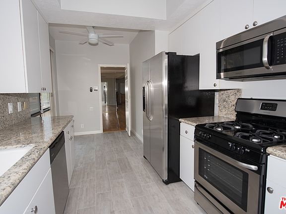 5th image of 12152 Moorpark St APT 302