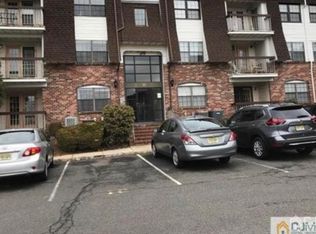 304 Green Hollow Dr #304, Iselin, NJ 08830