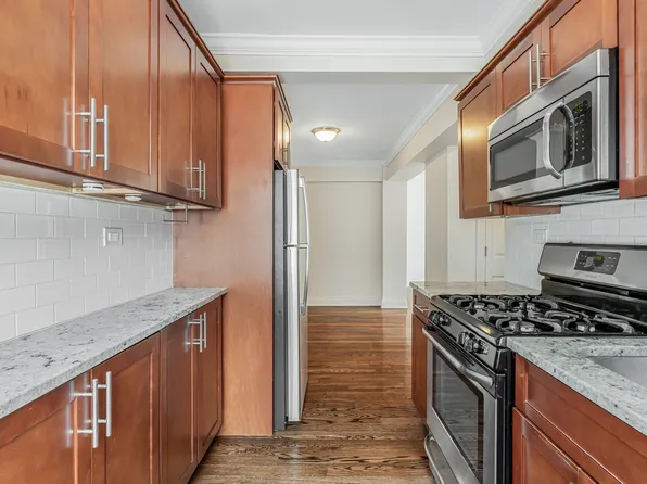 4489 Broadway image 4 of 11