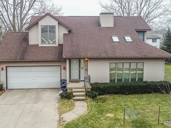 3rd image of 1584 Catalina Dr