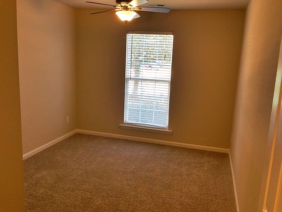 3rd image of 286 Cottonwood Creek Cir