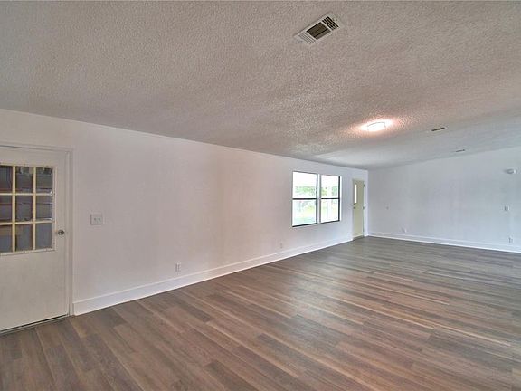 3rd image of 306 TOWNBRIDGE DRIVE