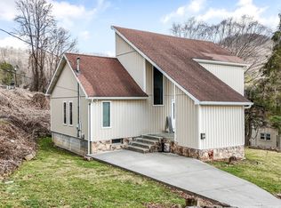 720 Ridge Ave NW, Norton, VA 24273