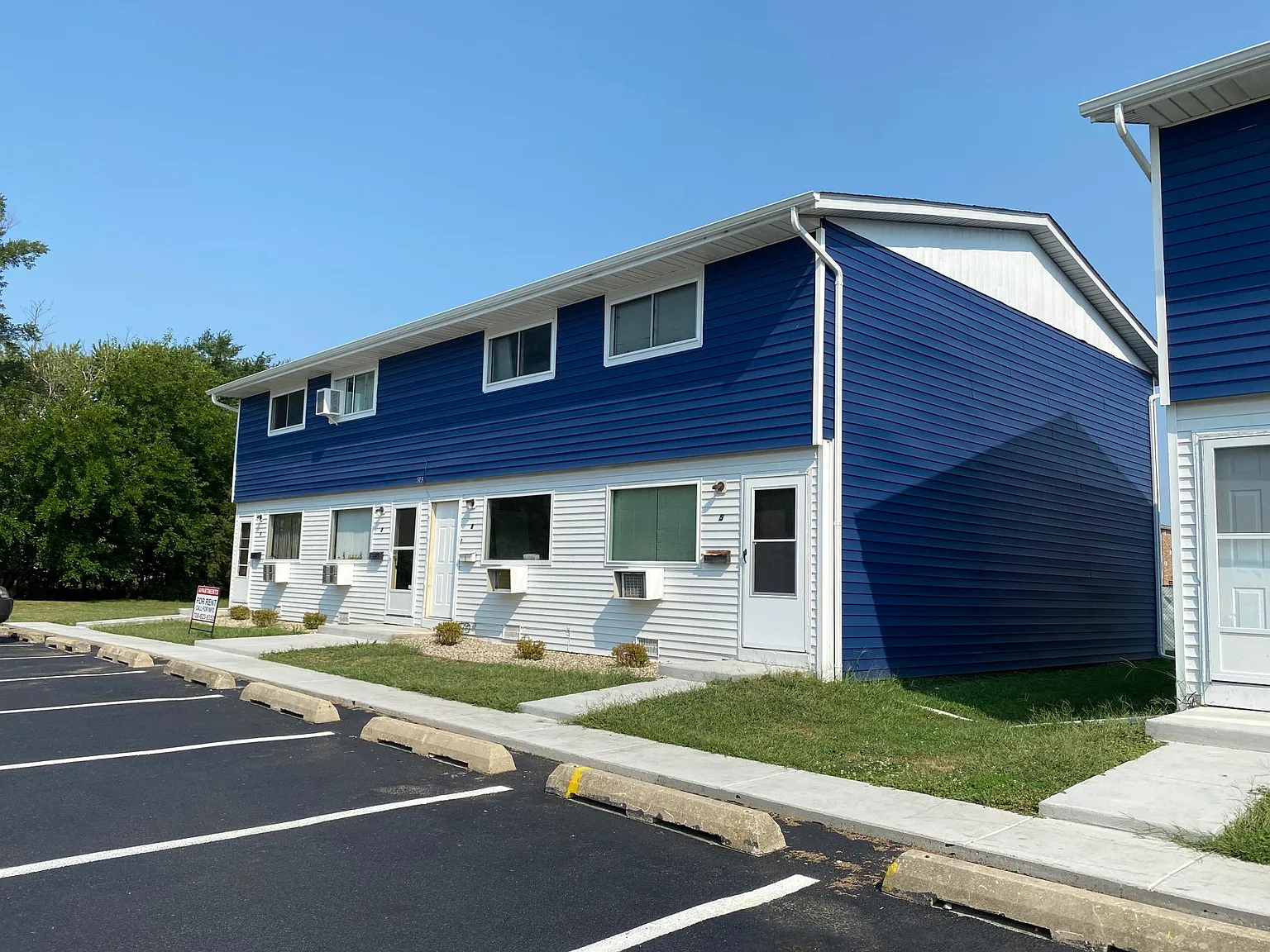 2 bed, 1.5 bath, 1000 sqft, $1,400 — Photo 3