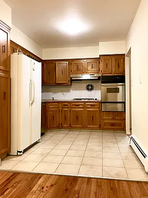 Rented by Zikos Realty Services | media 14