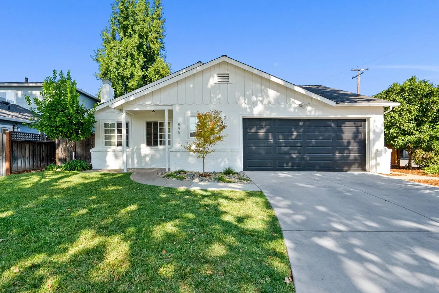 1896 Ellen Ave photo 1