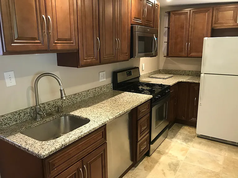 459 New Elm St — Photo 2