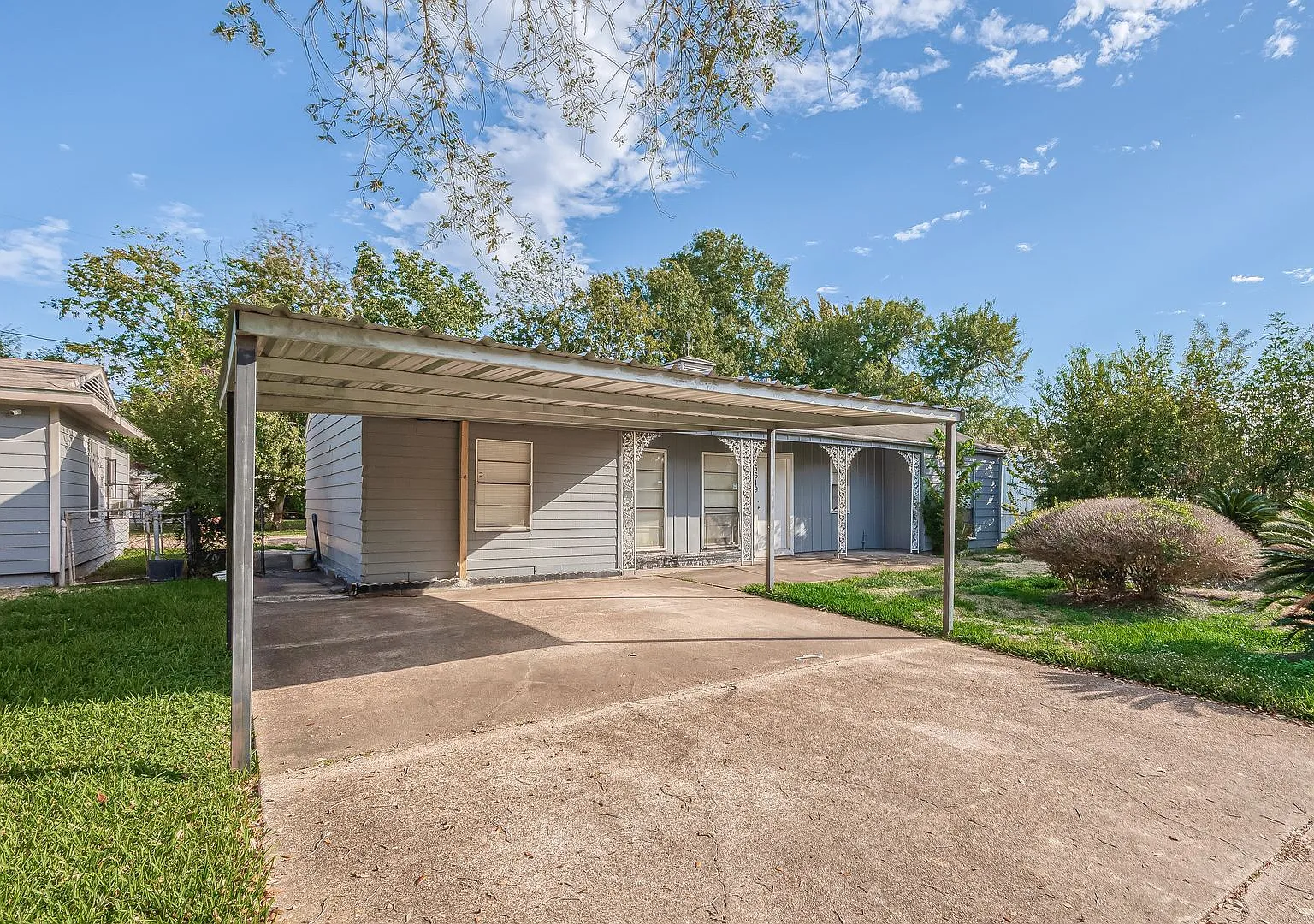 Affordable and Spacious 4-Bedroom, 2-Bath Convenient South Houston Home Near Medical Center & Cit... — Photo 1