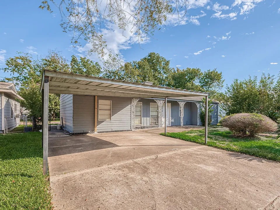 5619 Willow Glen Dr