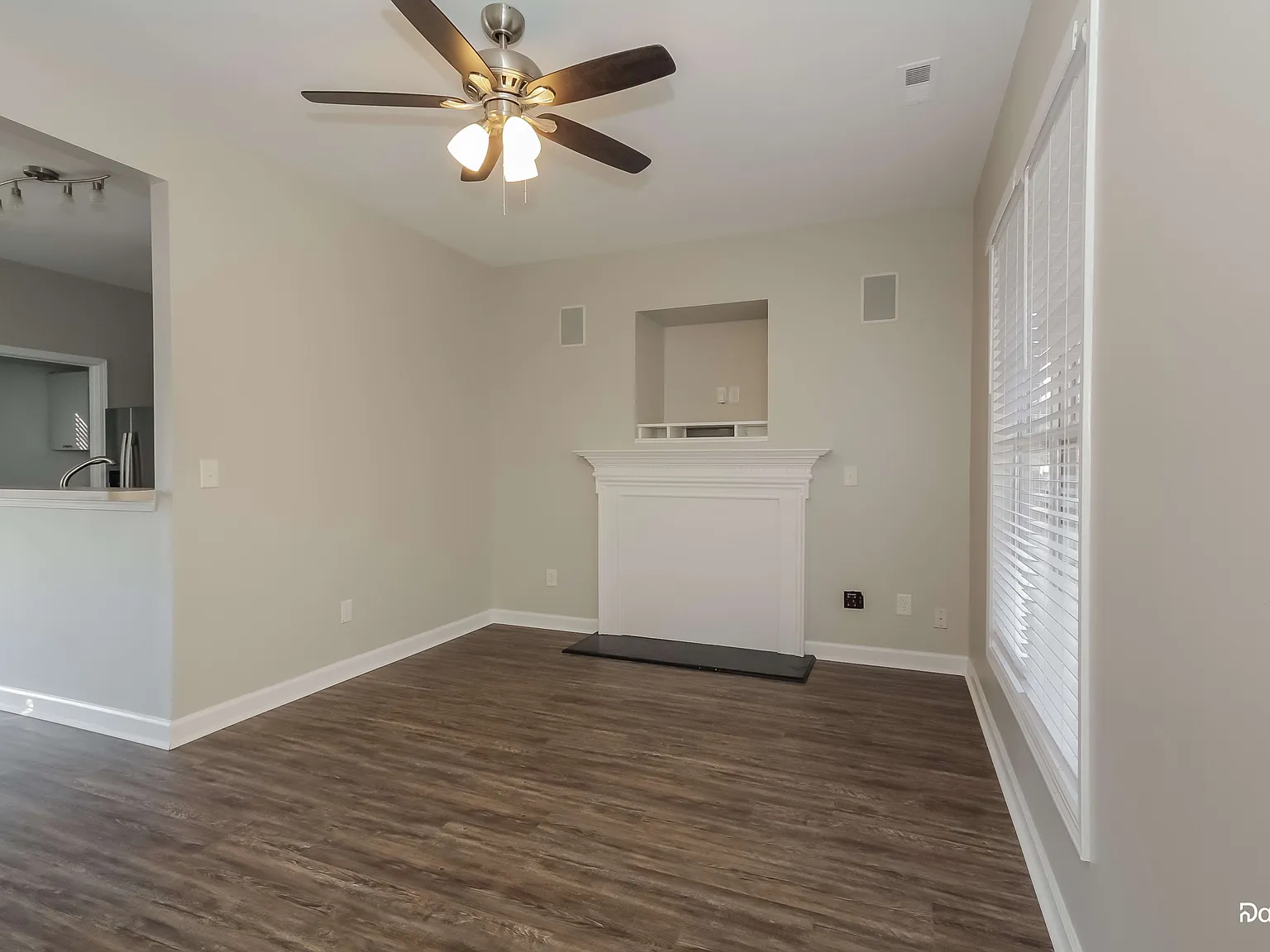 3 bed, 2.5 bath, 1214 sqft, $1,775 — Photo 4