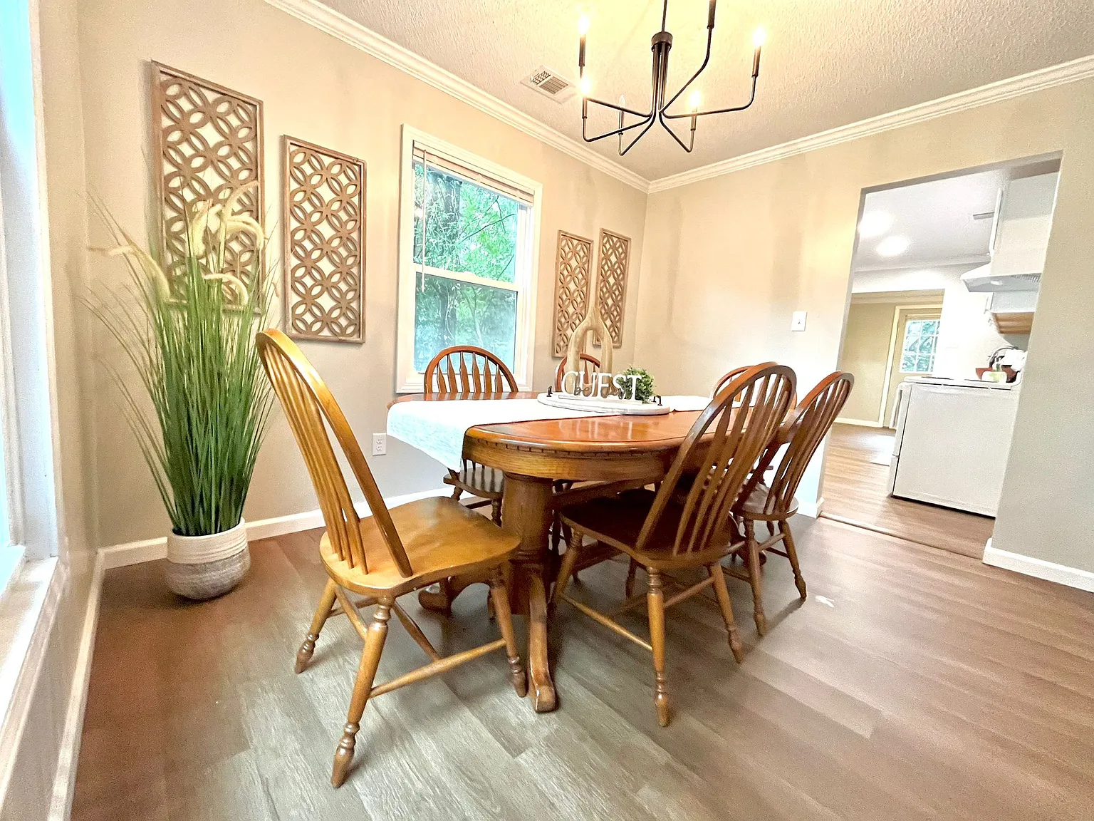 3 bed, 1054 sqft, $1,750 — Photo 3
