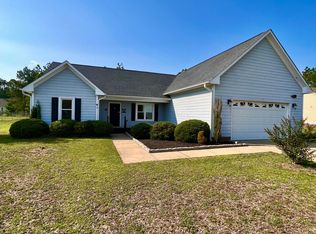 1931 Sunshine Ct, Hope Mills, NC 28348