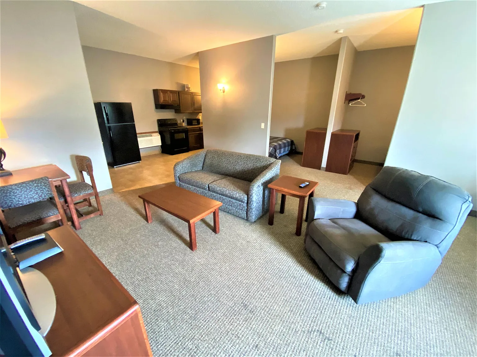 1624 6th Ave SW - Ext Stay & Bays - #3 Suite — Photo 3