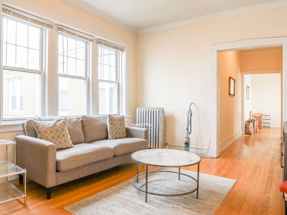 1st image of 2451 W Gunnison St APT 3