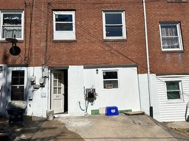 2437 Mercer St — Photo 16