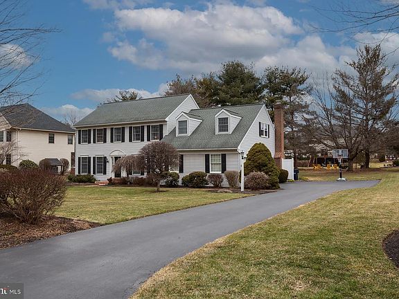 3rd image of 537 Randolph Dr