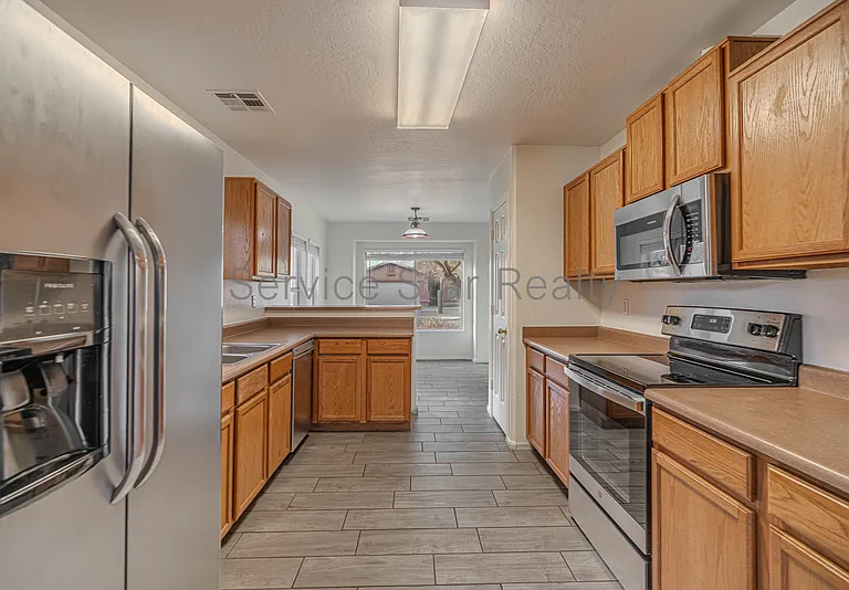 25235 W La Mont Ave — Photo 8
