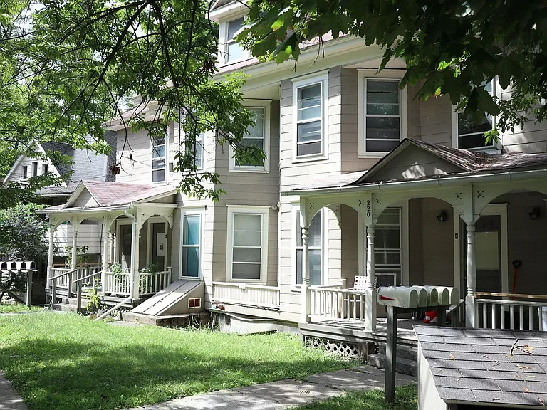 220-222 West Spencer Street — Photo 19