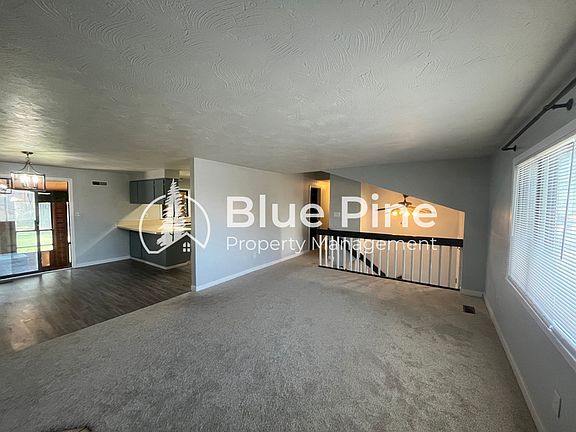 4th image of 2304 E Oakmont Dr