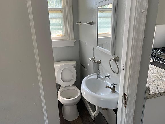 5th image of 2860 Harrison Ave #18