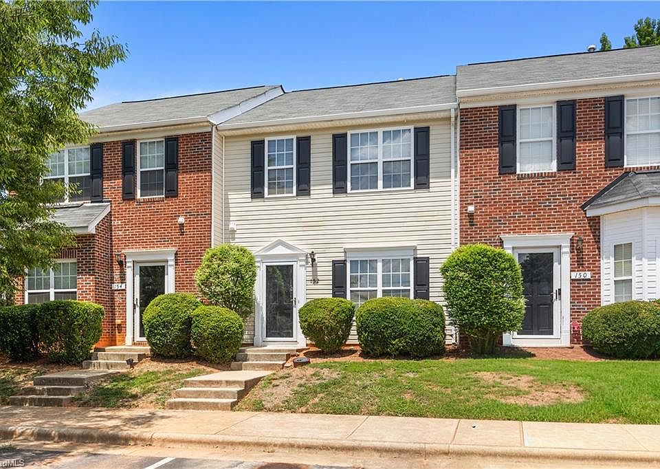 1st image of 152 Queensberry Ct
