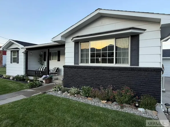 403 9th St, Salmon, ID 83467