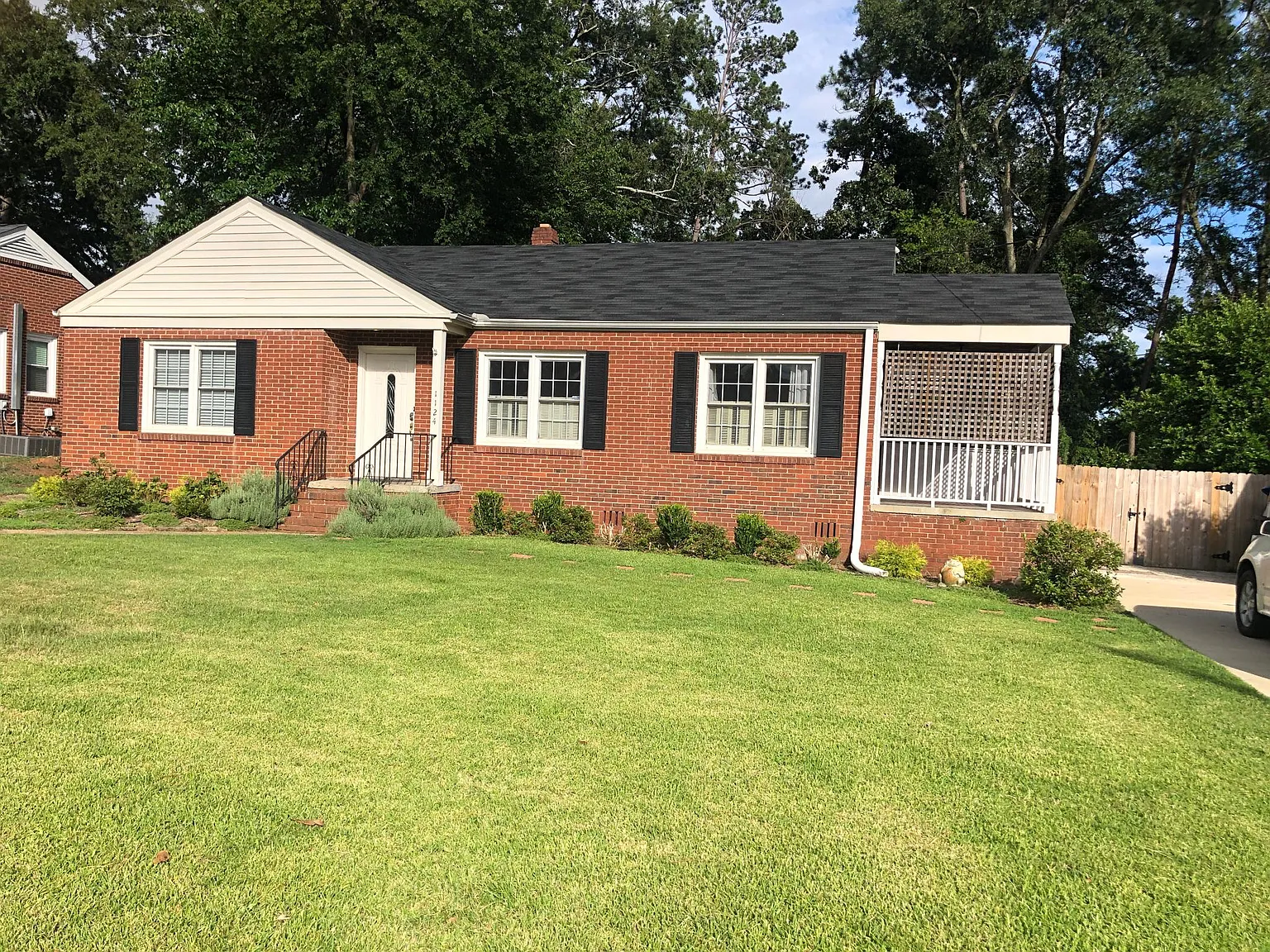 1124 Azalea Dr — Photo 2