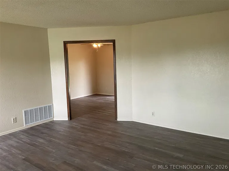 318 S 161st Pl E — Photo 2