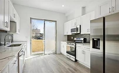 4 bed, 2500 sqft, $2,500 — Photo 1