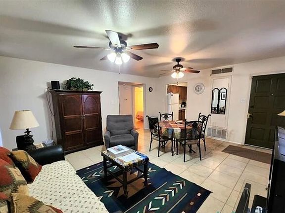 3rd image of 1501 Riley Dr