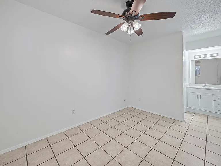 2410 Longview St — Photo 7
