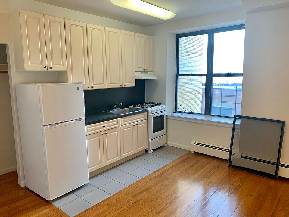 1st image of 25 West Broadway