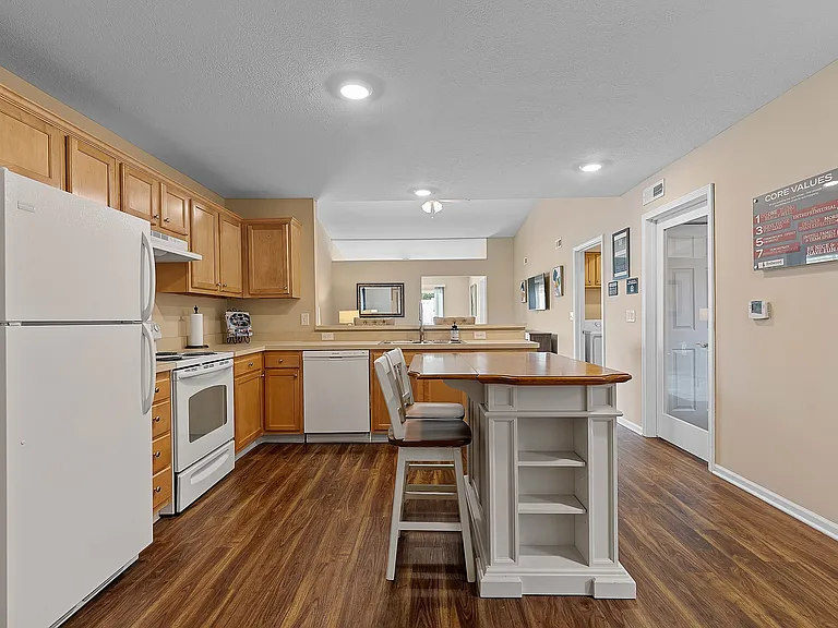 Redwood Perrysburg Woodmont Drive — Photo 12
