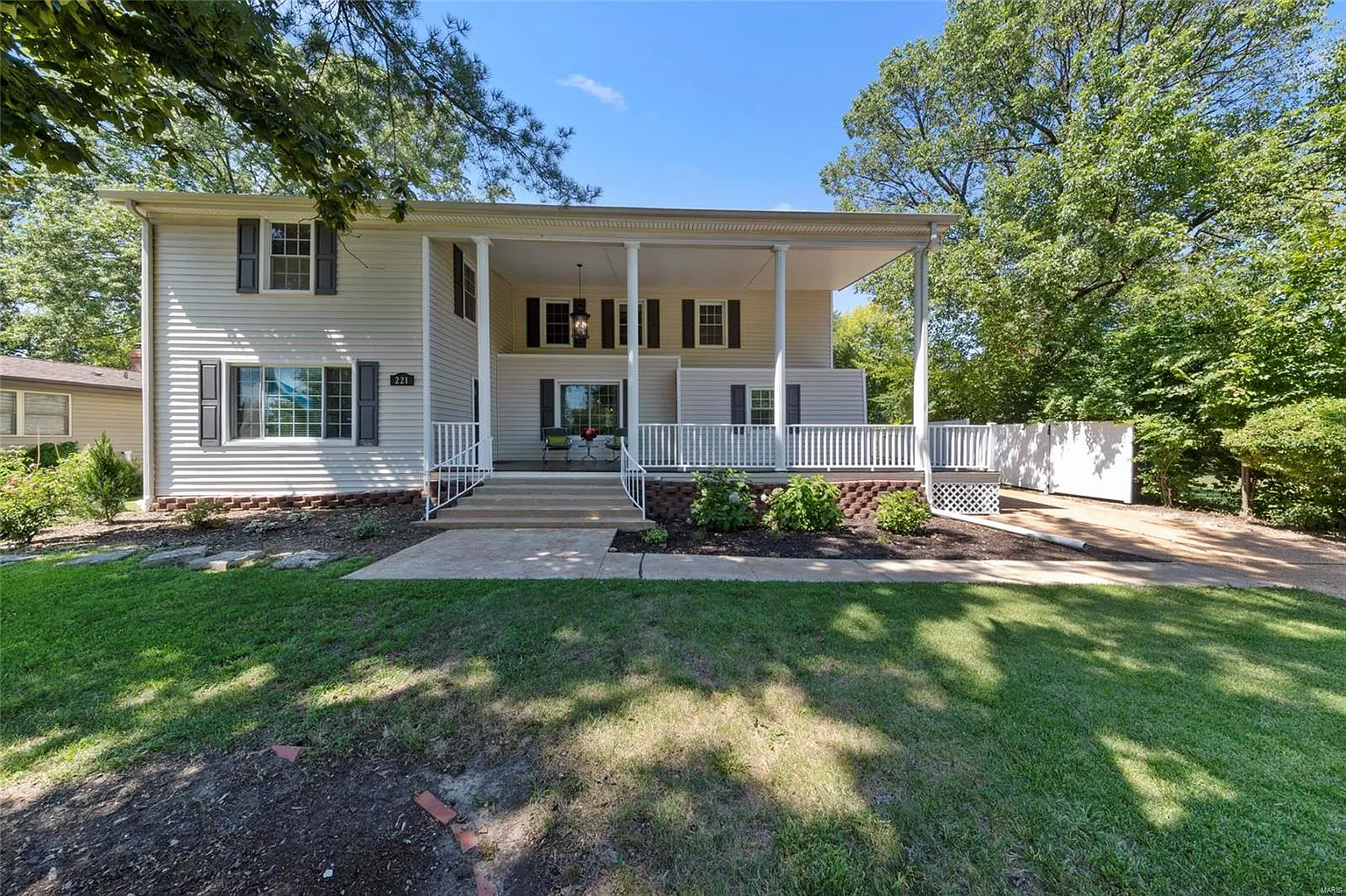 221 Pleasant Grove Ave photo 1