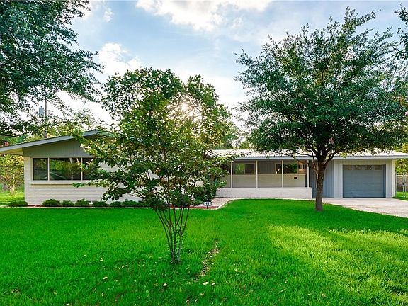 3rd image of 3451 Cedarhurst Dr