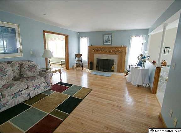 2nd image of 7 Saint Lawrence Ave