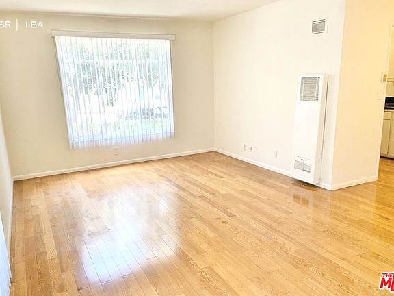 4th image of 2001 N Beachwood Dr #10A
