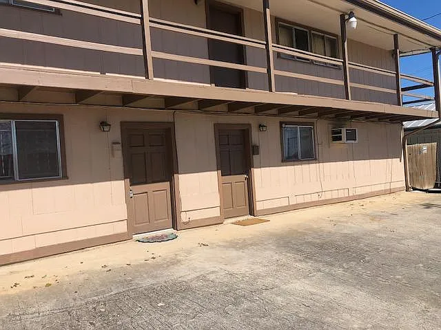 1428 Wiltshire Ave — Photo 2