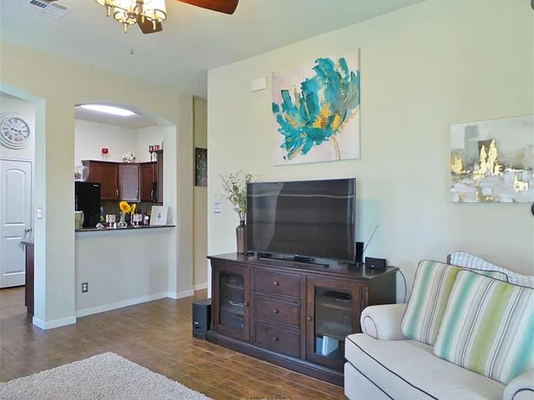 2711 Silver Oak Dr — Photo 6