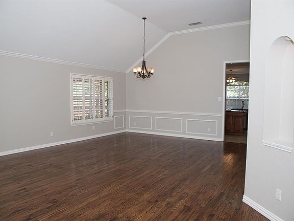 4th image of 2904 Breckenridge Ct