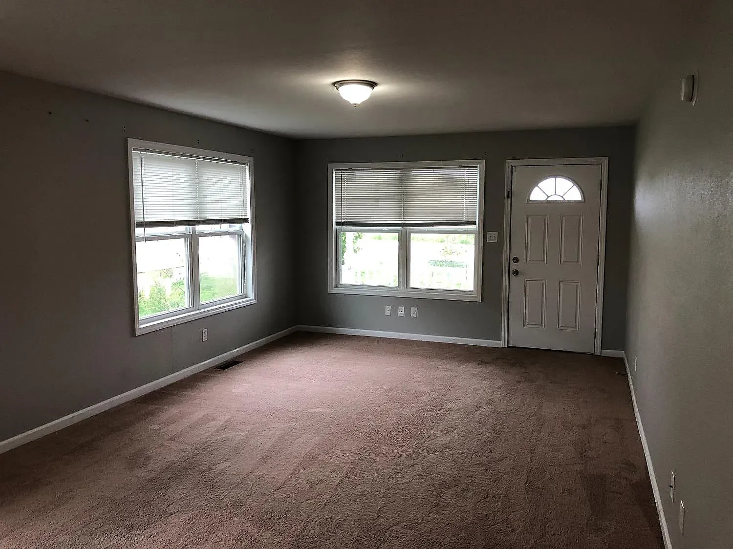 3 bed, 1300 sqft, $1,500 — Photo 3