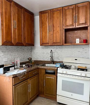 3rd image of 195 Crescent Pl Floor 2