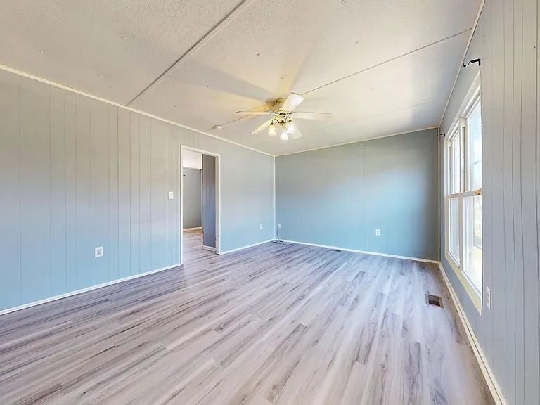 372 Home Ave — Photo 2