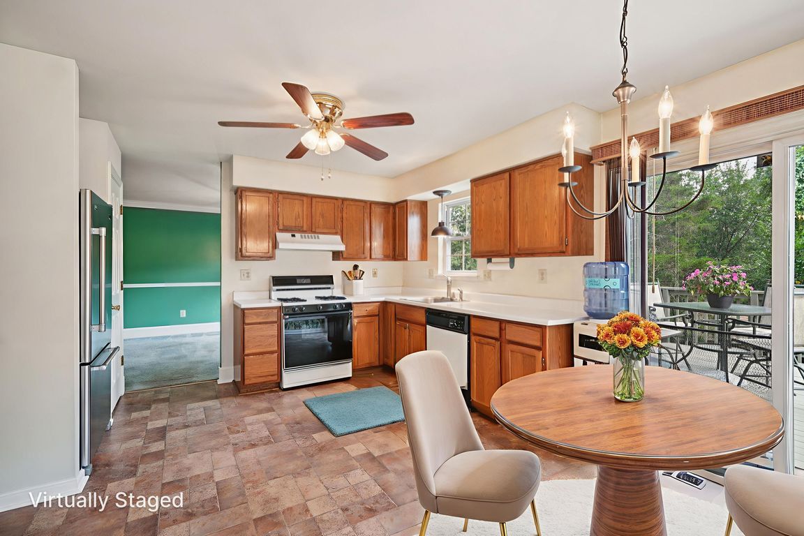 15-print-Summit Way-S0608-015 virtually staged watermark
