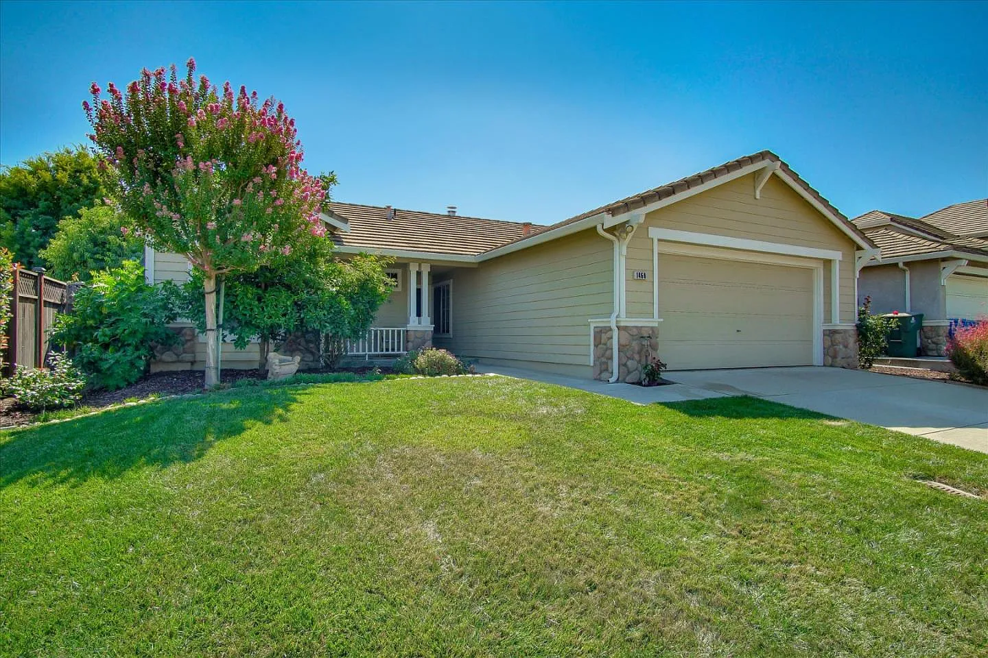 1460 Partridge Dr photo 1