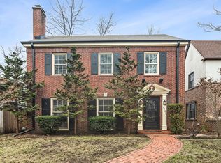 2742 Ridge Ave, Evanston, IL 60201