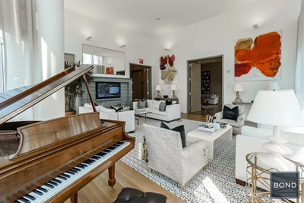 Rented by Bond New York | media 22